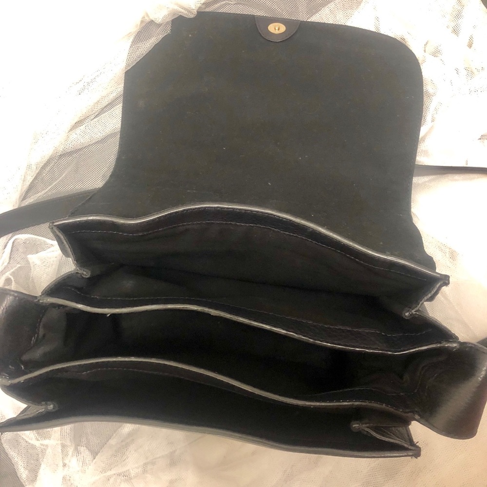 Large leather crossbody bag, 3 separate sections - Picture 5 of 6